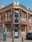 819945 Gezicht op het hoekpand Gildstraat 2 (Fysiotherapiepraktijk Blauwkapelseweg ) te Utrecht; links de ...